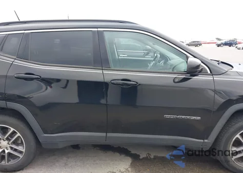 2018 Jeep Compass Latitude 4X4 из США, поврежденный, VIN 3C4NJDBB0JT100936